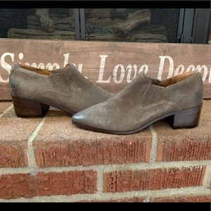 New without box SZ 7m Frey boots